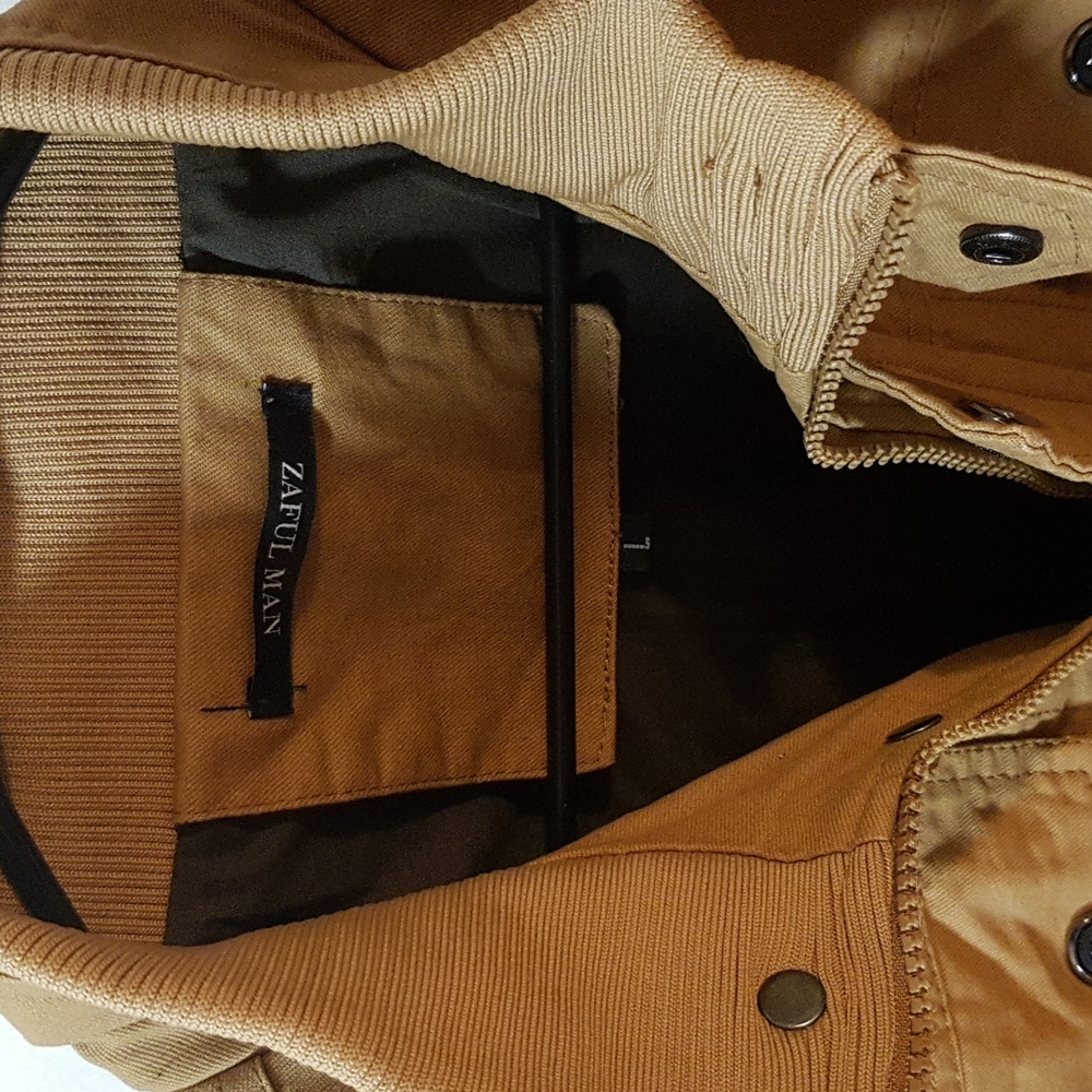Jacket caramel color size large (but fits small, so I consider MEDIUM size). - Picture 3 of 3